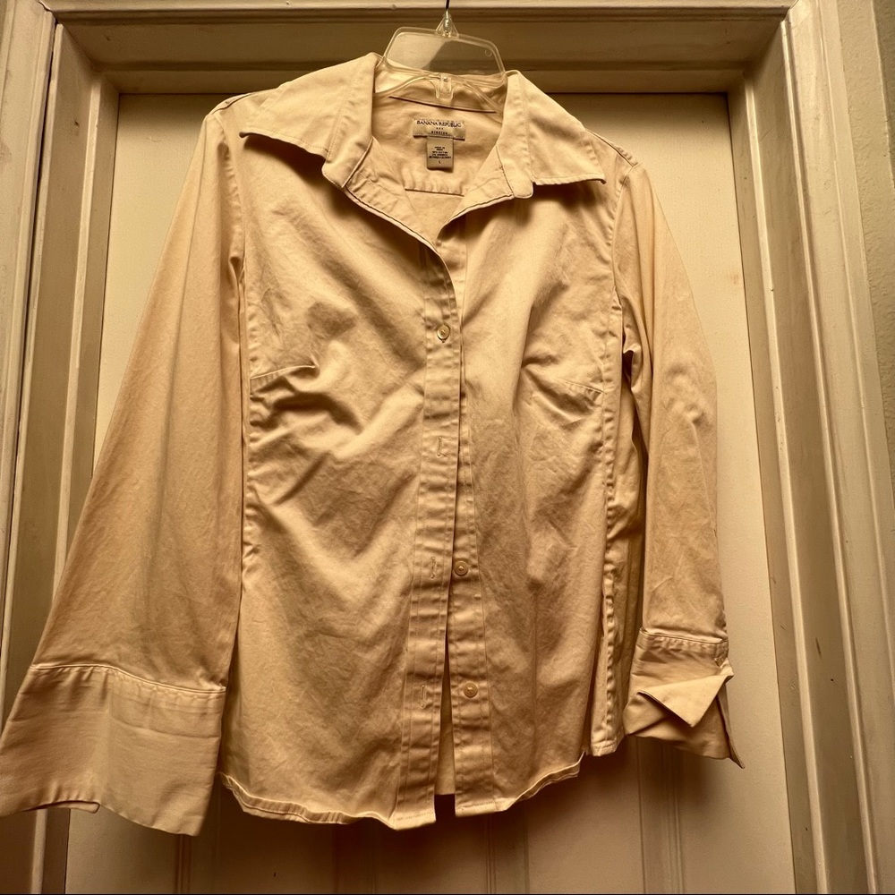 Banana republic cream button down shirt. Cotton and spandex blend. Size large.